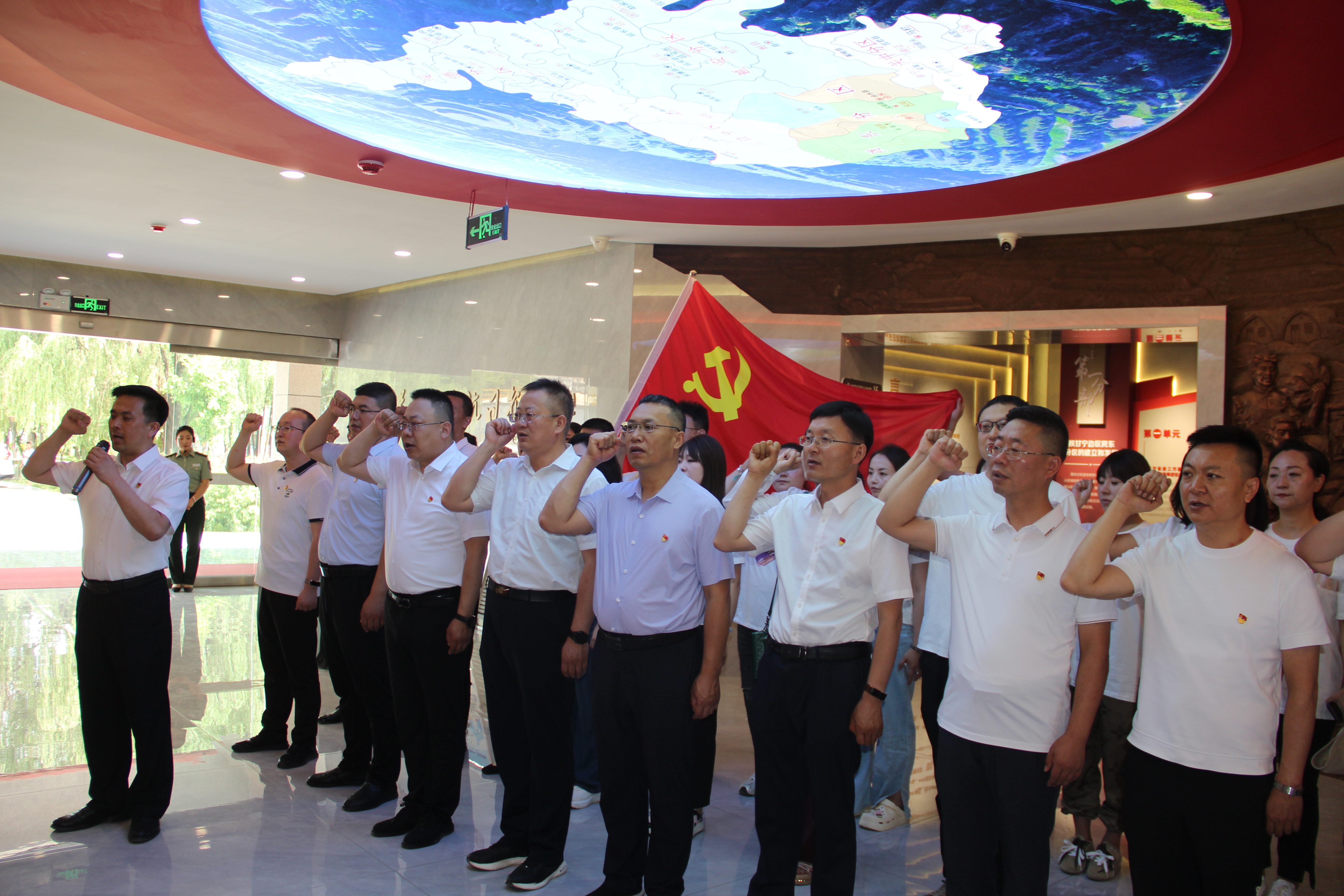 庆阳市公共资源交易中心党支部组织开展“传承红色基因 争做交易标兵”主题党日活动